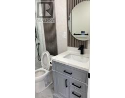 Upper Level 3366 Strabane Drive, Mississauga, ON L5C1W7 Photo 5