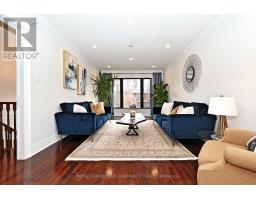 Mud room - 188 Kemano Road, Aurora, ON L4G4Z2 Photo 5