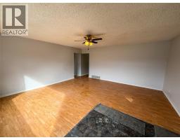 Primary Bedroom - 2866 95 Highway, Brisco, BC V0A1B0 Photo 5