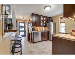 Bathroom - 30 Clarence Street, Brampton, ON L6W1S3 Photo 5