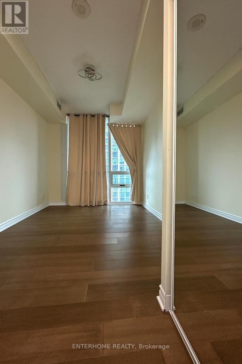 2906 18 Harbour Street