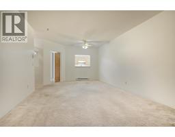 4pc Ensuite bath - 1329 Klo Road Unit 106, Kelowna, BC V1W3N9 Photo 3