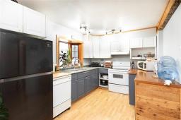 Living room - 19041 Pr 210 Highway, Woodridge, MB R0A2N0 Photo 4