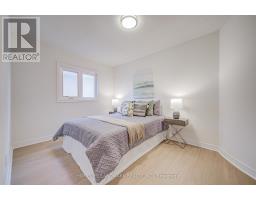 Kitchen - 223 Deerglen Terrace, Aurora, ON L4G6Y5 Photo 5