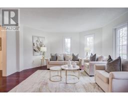 Living room - 223 Deerglen Terrace, Aurora, ON L4G6Y5 Photo 4