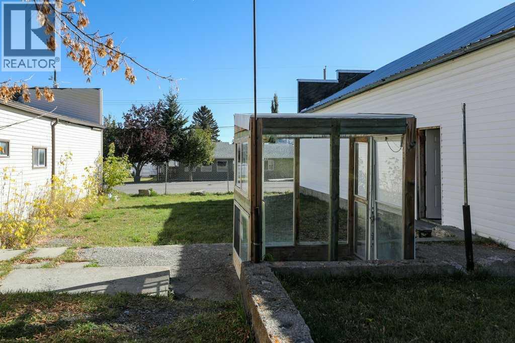 22720 22718 8 Avenue