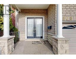 Living room - 103 Colesbrook Road, Richmond Hill, ON L4S2G3 Photo 2