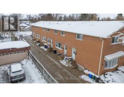 Living room - 11 78 Bee Street, Woodstock, ON N4S3Z3 Photo 2