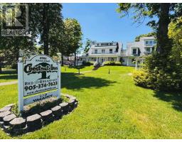 Bathroom - 4983 River Road, Niagara Falls, ON L2E3G6 Photo 2