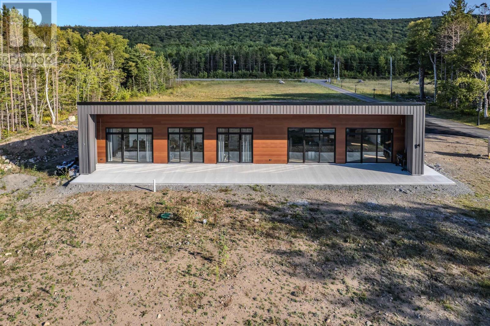 5416 East Bay Highway