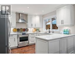 Family room - 7 Mahogany Court, Aurora, ON L4G6M8 Photo 4