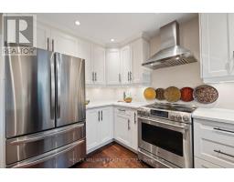 Dining room - 7 Mahogany Court, Aurora, ON L4G6M8 Photo 5