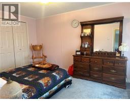 Bath (# pieces 1-6) - 16 Shiloh Road, Grand Manan, NB E5G4M1 Photo 2