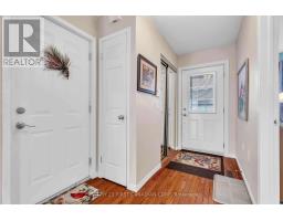 Family room - 7 80 Centre Street, London South, ON N6J1T5 Photo 5