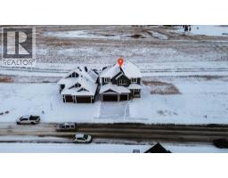 335 Muirfield Crescent, Image 3