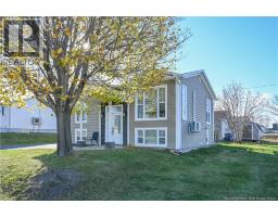 Family room - 8 Rue Hache, Caraquet, NB E1W1A4 Photo 3