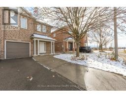 Family room - 32 Lockheed Crescent, Brampton, ON L7A3G2 Photo 2