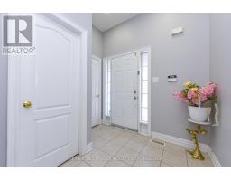 Dining room - 32 Lockheed Crescent, Brampton, ON L7A3G2 Photo 4