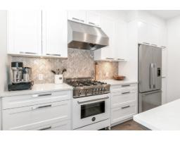 403 33540 Mayfair Avenue, Abbotsford, BC V2S0J3 Photo 3