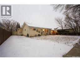 Dining room - 1126 Iroquois Street W, Moose Jaw, SK S6H5B9 Photo 4