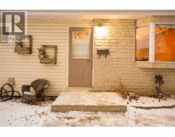 Living room - 1126 Iroquois Street W, Moose Jaw, SK S6H5B9 Photo 5