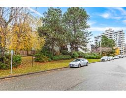 107 1555 Fir Street, White Rock, BC V4B4B6 Photo 3