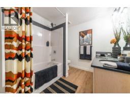 Dining room - 285 Dawson Wharf Road, Chestermere, AB T1X2W4 Photo 5