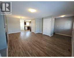 4pc Ensuite bath - 5216 41 Street Ne, Chetwynd, BC V0C1J0 Photo 5