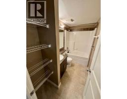 4pc Bathroom - 2 189 Silkstone Road W, Lethbridge, AB T1J4J9 Photo 4