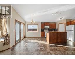 Living room - 9 Thomas Place, Red Deer, AB T4P0L7 Photo 5