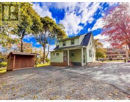 Living room - 186 Dufferin Street, Bridgewater, NS B4V2G7 Photo 4