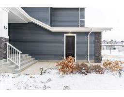 Kitchen - 14 Wilson Cl, Fort Saskatchewan, AB T8L0W7 Photo 3