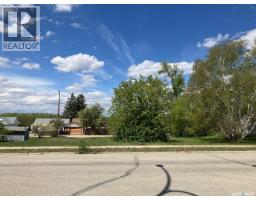 521 1st Street W, Nipawin, SK S0E1E0 Photo 2