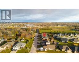 Living room - 4008 Edward Street, Petrolia, ON N0N1R0 Photo 2