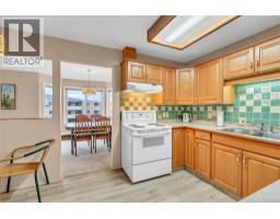 Kitchen - 965 King Street Unit 308, Penticton, BC V2A8J4 Photo 5