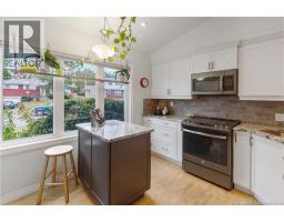 5pc Bathroom - 27 Montclair Avenue, Moncton, NB E1E1T7 Photo 3