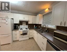 Bedroom - 107 5th Avenue E, Kindersley, SK S0L1S0 Photo 5