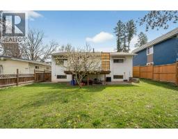 Kitchen - 171 4 Street Se, Salmon Arm, BC V1E1H7 Photo 2