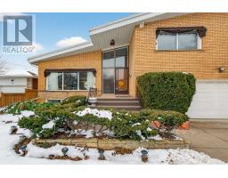 Bathroom - 16 Southill Drive, Hamilton, ON L9A3K5 Photo 4