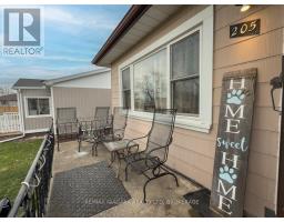 Bedroom 2 - 205 Borden Avenue, Port Colborne, ON L3K3Z9 Photo 5