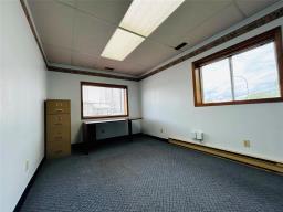 31 Railway Avenue, Waskada, MB R0M2E0 Photo 4