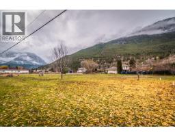 Bedroom - 195 Hollywood Crescent, Lillooet, BC V0K1V0 Photo 3