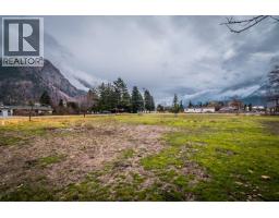 4pc Ensuite bath - 195 Hollywood Crescent, Lillooet, BC V0K1V0 Photo 5