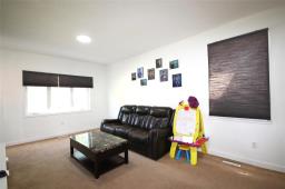 Living room - 122 1st Street Se, Carman, MB R0G0J0 Photo 5