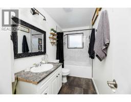 Eat in kitchen - 3325 42 Avenue, Red Deer, AB T4N2Y7 Photo 4