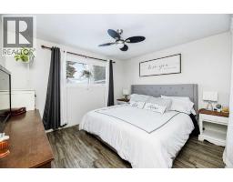 Bedroom - 3325 42 Avenue, Red Deer, AB T4N2Y7 Photo 2