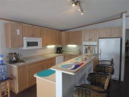 Eat in kitchen - 1 Miss Ellies Drive W, Lake Manitoba Narrows, MB R0C2K0 Photo 3