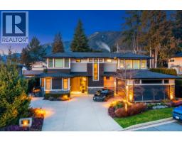 4090 Sunnycrest Drive, North Vancouver, BC V7R3E5 Photo 3