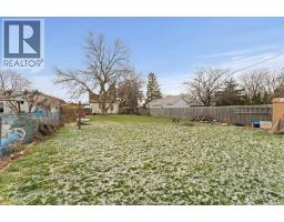 Living room - 226 Munger, Harrow, ON N0R1G0 Photo 3