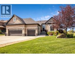 Kitchen - 22 Monterra Way, Rural Rocky View County, AB T4C0H1 Photo 2